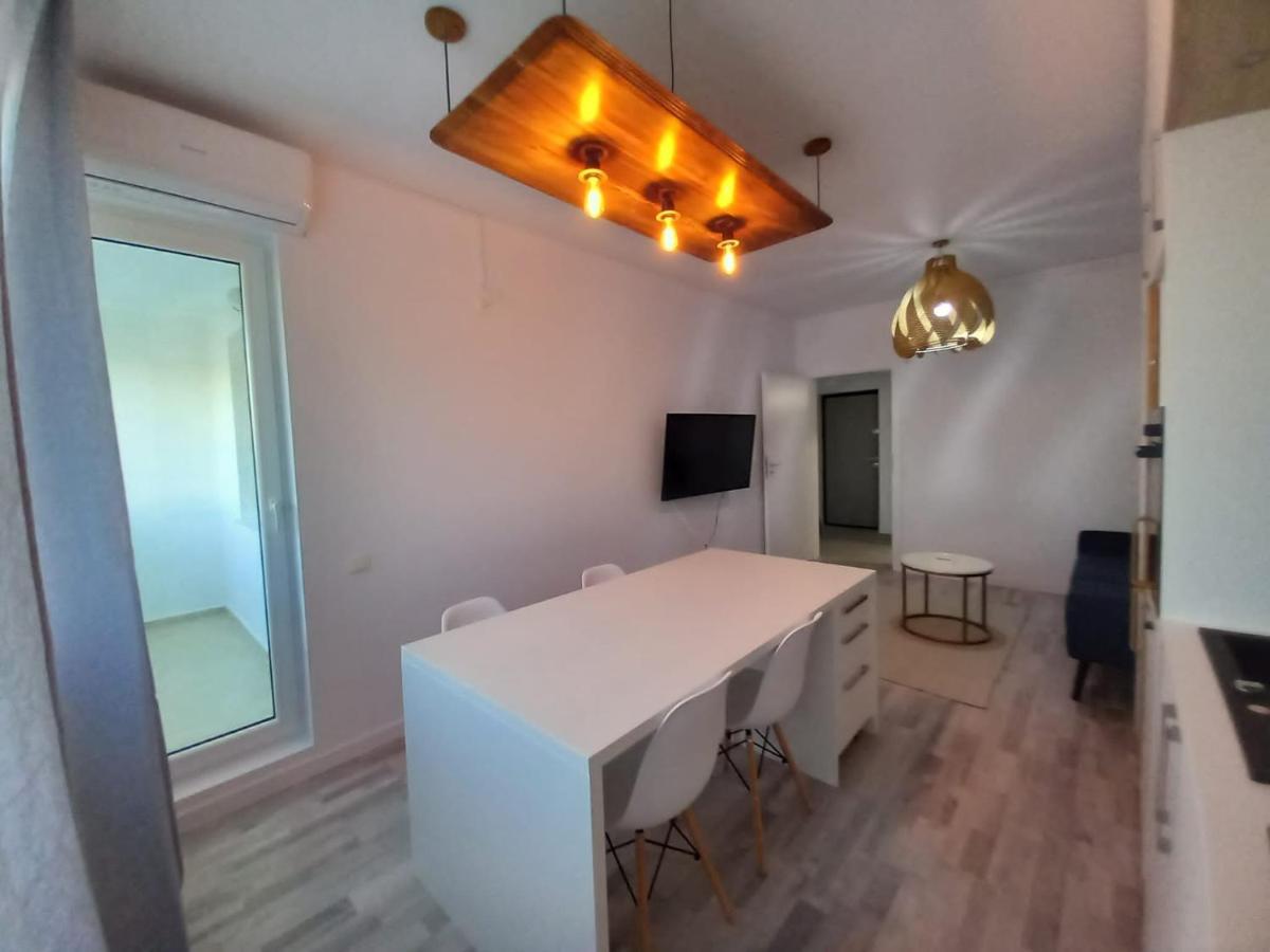 Preciziei 1Br Luxury Apartment With Fast Wifi, Self Check In And Parking Bükreş Dış mekan fotoğraf