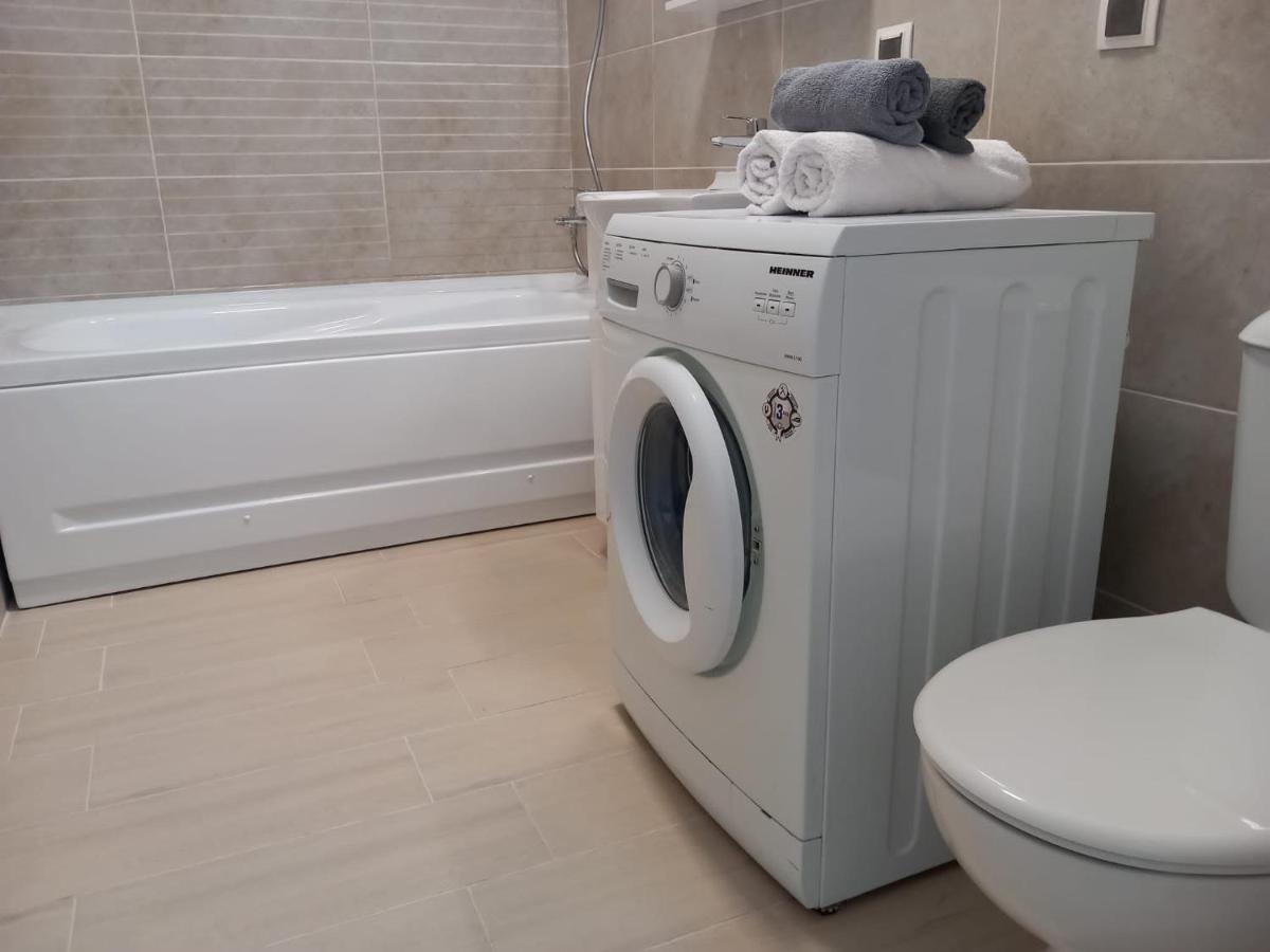 Preciziei 1Br Luxury Apartment With Fast Wifi, Self Check In And Parking Bükreş Dış mekan fotoğraf